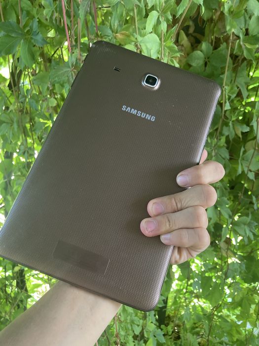 Samsung tab e (t561)