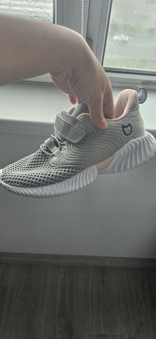 Кросовки детские!В отличном состоянии!Размер 34