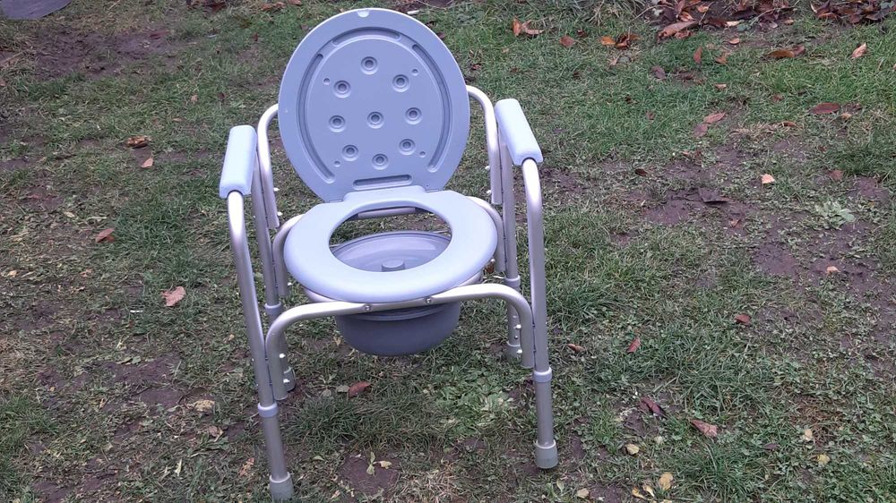 Хигиенен стол неупотребяван.