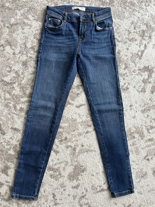 Vand blugi Zara marime 34 ca noi