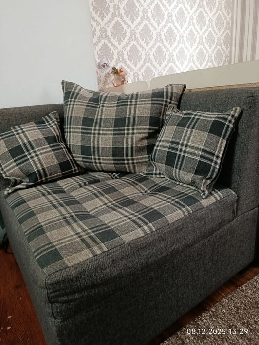 Свой сборный диван в хорошем состоянии