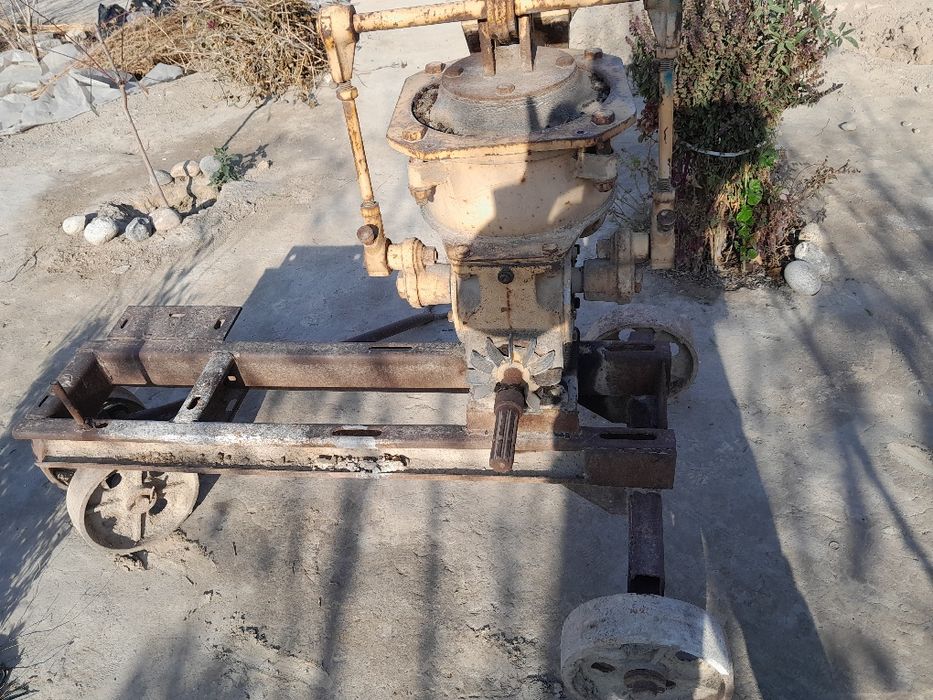 Suv nasosi.  Dala yerlarga suv haydash nasosi