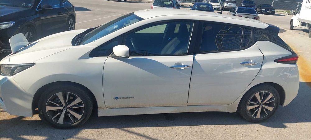 продавам Nisan Leaf на части