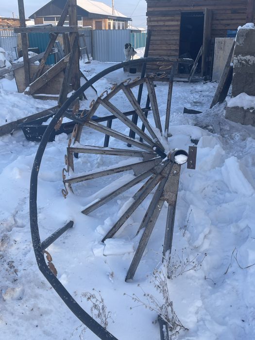 Продам лестницу винтовую