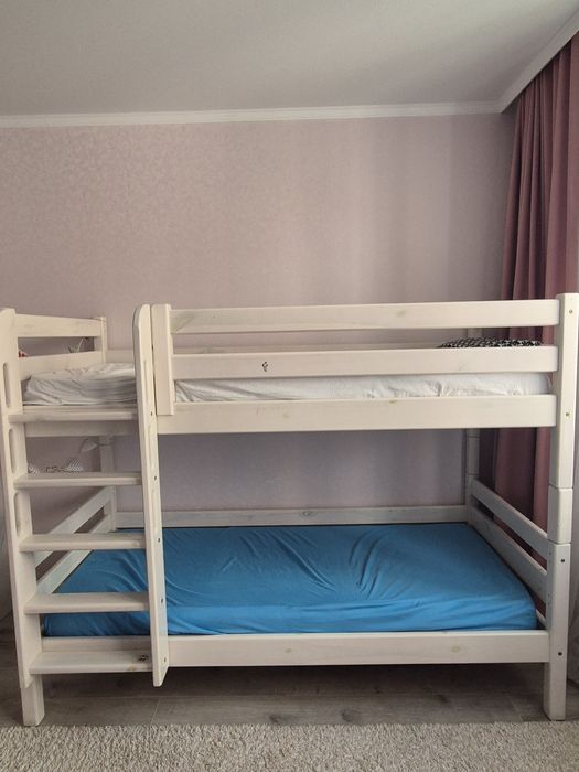 Продам кровать двухэтажную