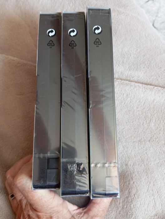 3 casete video noi, nedeschise