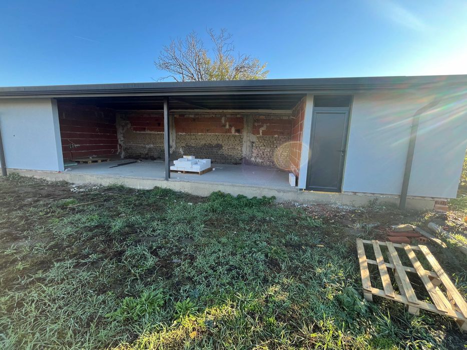 Продава се двуетажна, напълно обновена къща в гр. Крън