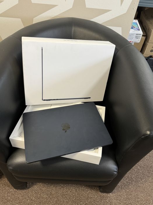 MacBook Air 15 - inch 2023 / Apple M2 / 256 Gb / 8 Gb / Space gray |