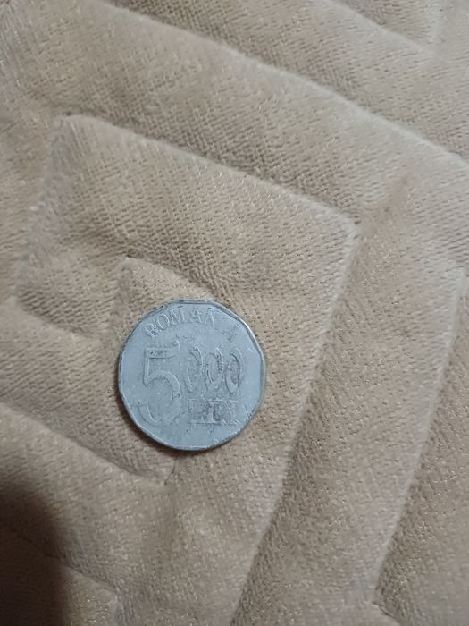 Moneda de 5000 lei din 2004