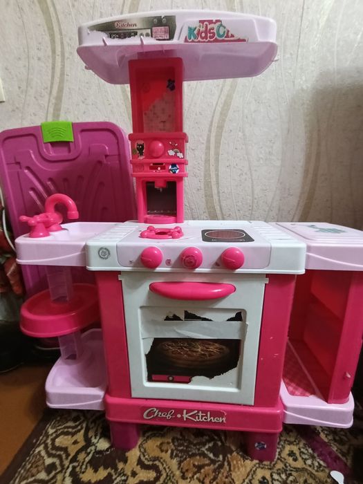 Продам кухню детскую забирать с города