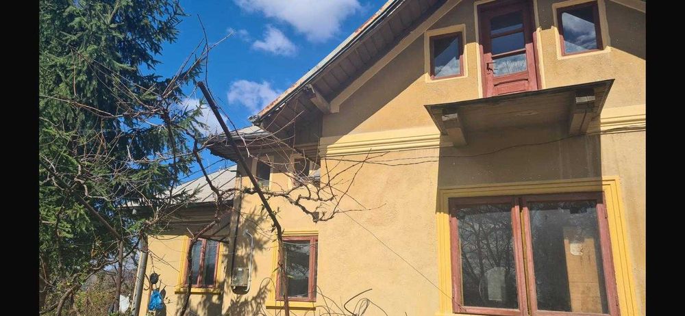 casa de vanzare in statiunea Pucioasa