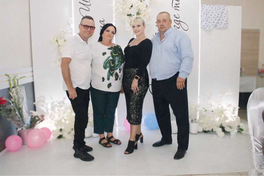 Ведущие+живой вокал