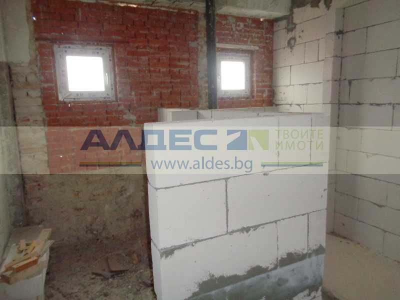 Продава промишлено помещение в Казичене!