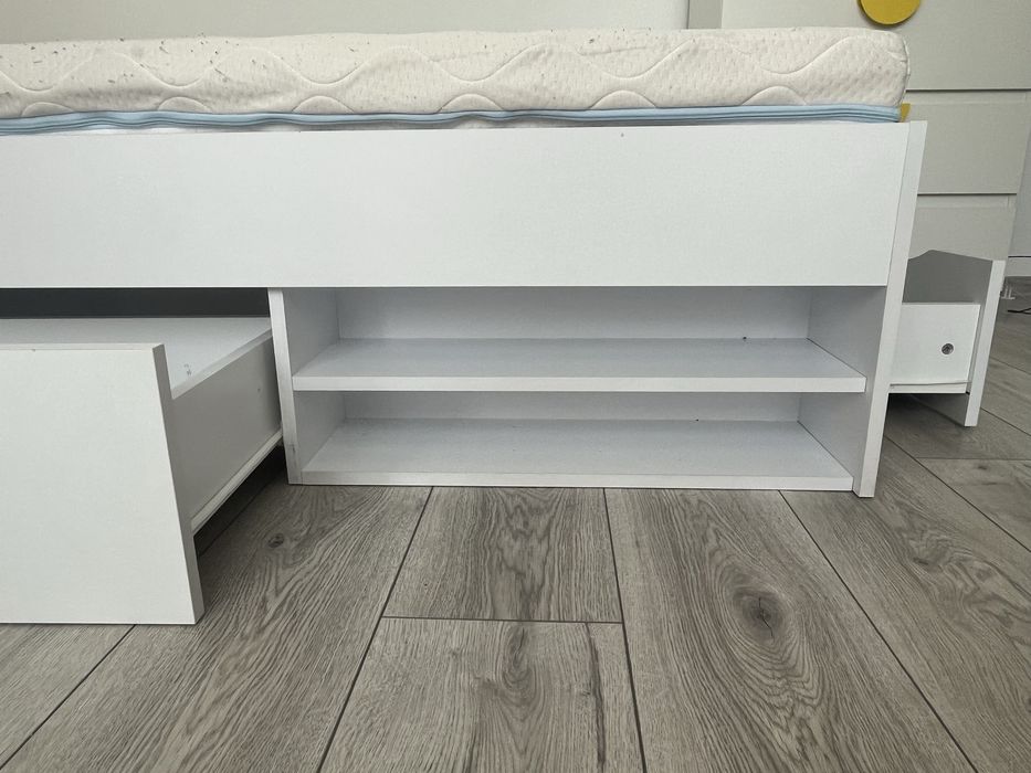 Pat alb cu spatii de stocare 200 x 90