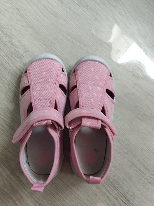 Обувь для девочки .Можно носить в саду .