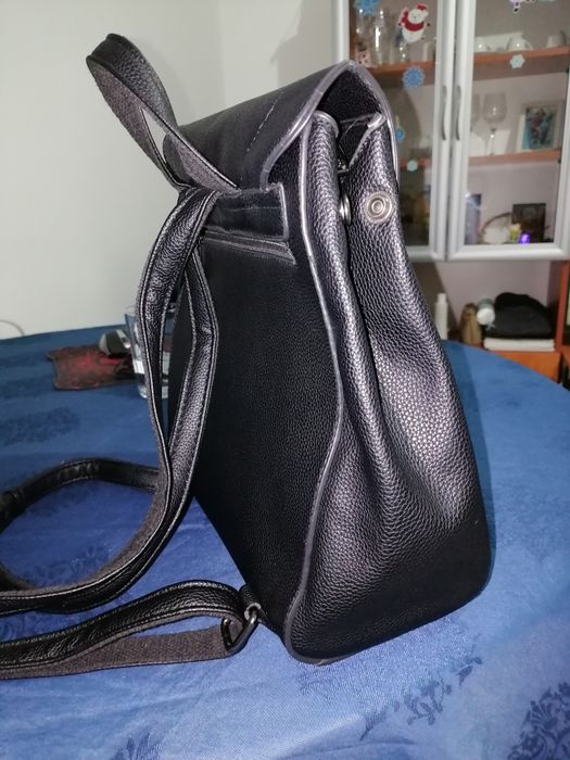 Черна раница без забележки