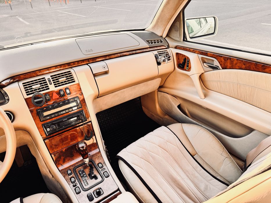 Продам Mercedes E320 w210 в отличном состоянии