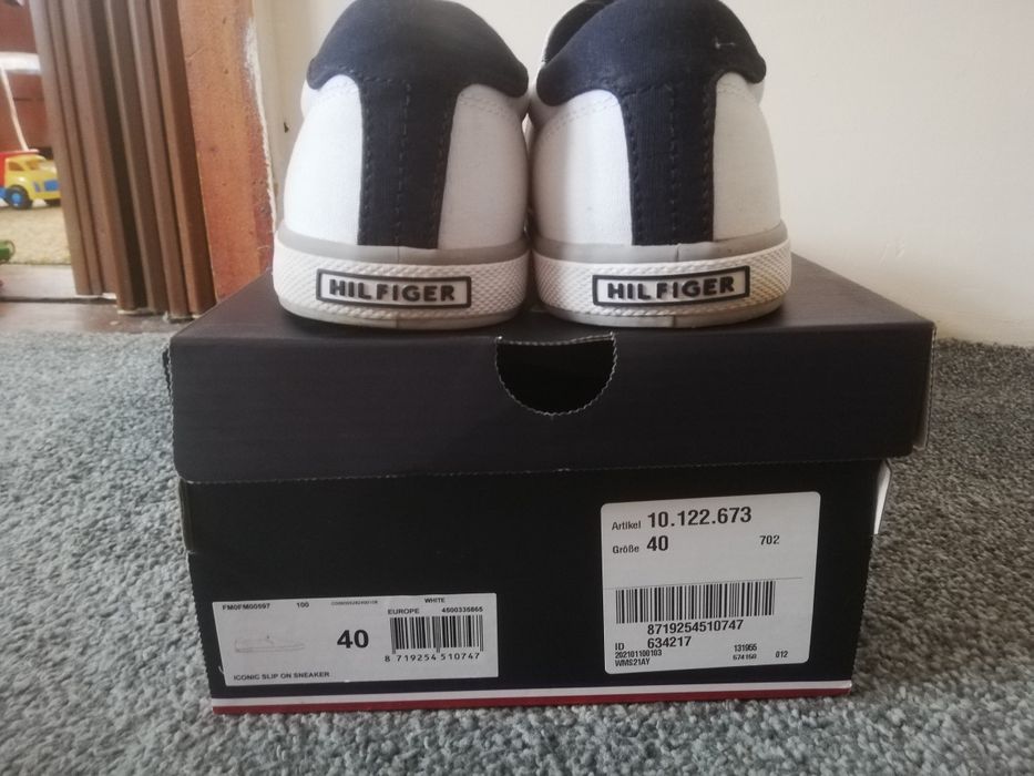 TOMMY HILFIGER Спортни обувки Slip On в Бяло 40 размер