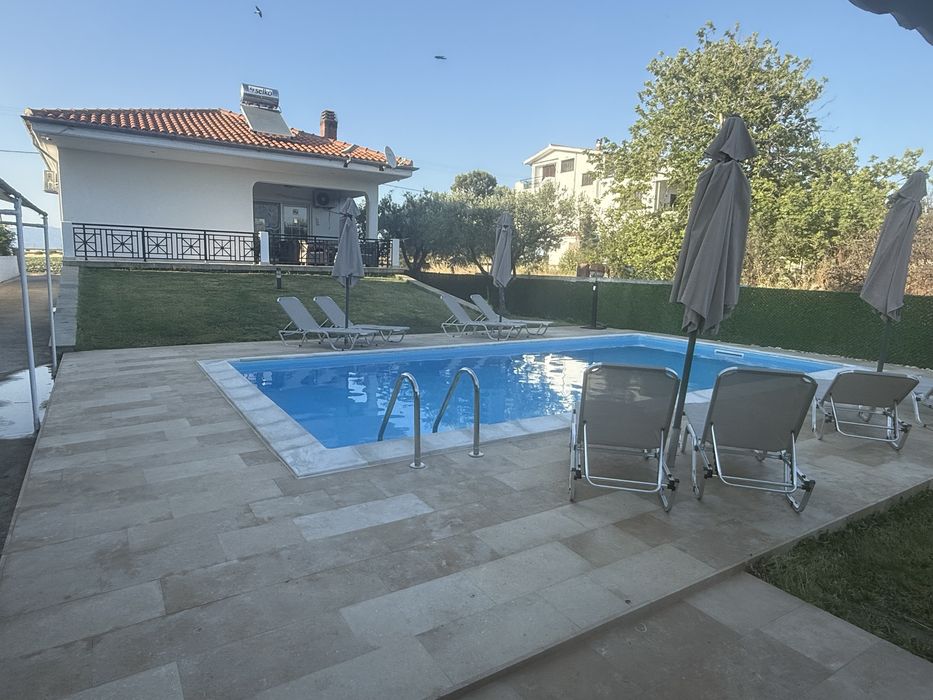 Просторна къща под наем в Гърция с 6 спални и басейн