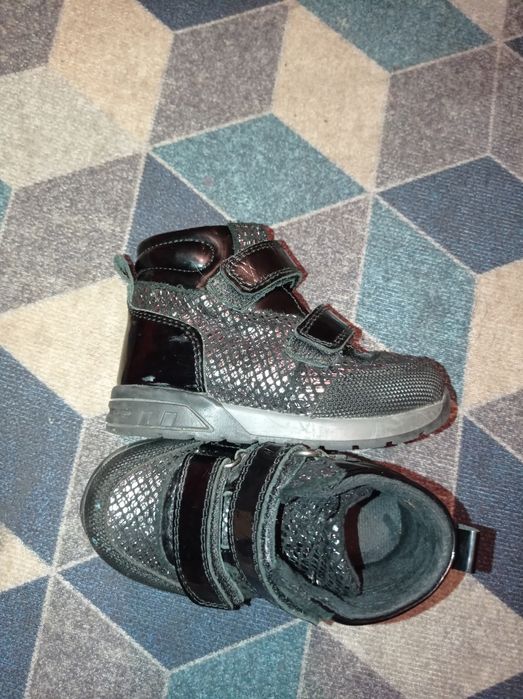 Ботинки для девочек срочно продам!!!