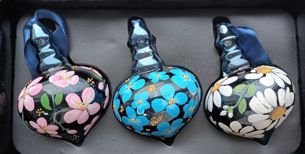 Globuri noi pictate manual de Crăciun