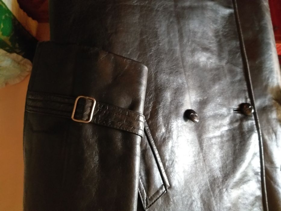 Vând haina piele barbateasca.