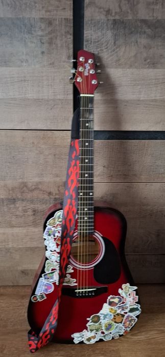 Vând chitara acustica Stagg