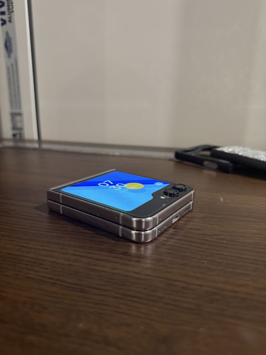 Samsung Galaxy Z flip 5   512gb