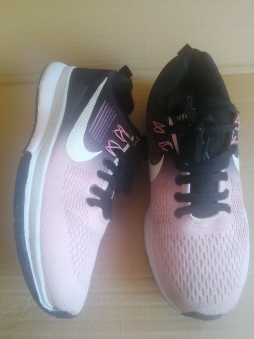 Маратонки, употребявани, марка Nike,