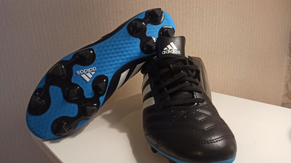 Футбольные бутсы, размер UK 8,5, (11 шипов)