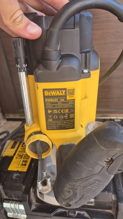 Оберфреза Dewalt DWE625