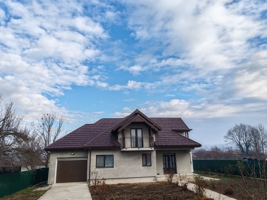 VAND,INCHIRIEZ casa la țară (Com.Predesti)