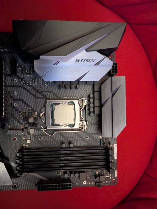 Дънo ASUS ROG STRIX Z370-F GAMING / LGA1151 за Intel Core 8-мо и 9-то