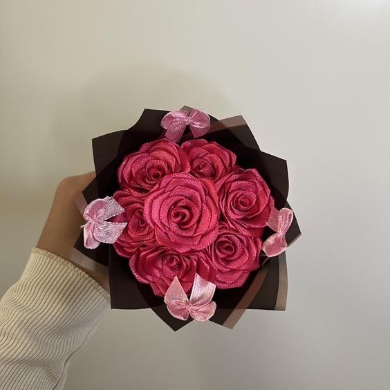 Букеты из атласных роз