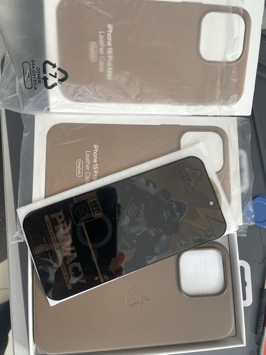 Doua huse sau Capac spate iPhone 15ProMax: cabluri, magsafe