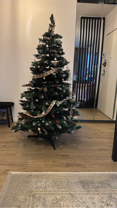 Brad artificial Paris Varfuri Argintii si Merisor rosu