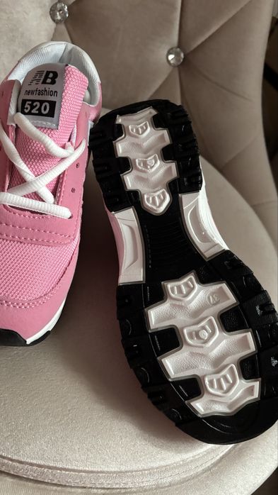 Розовые кроссовки 36-37р