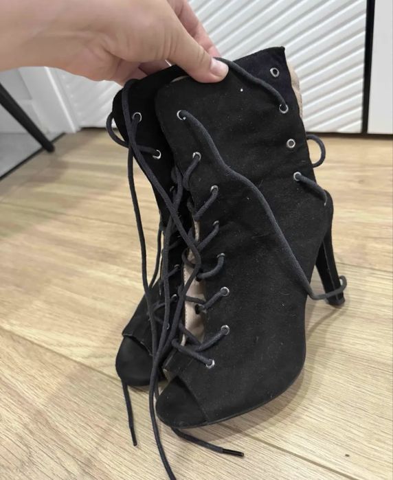 Продам туфли, хиллсы