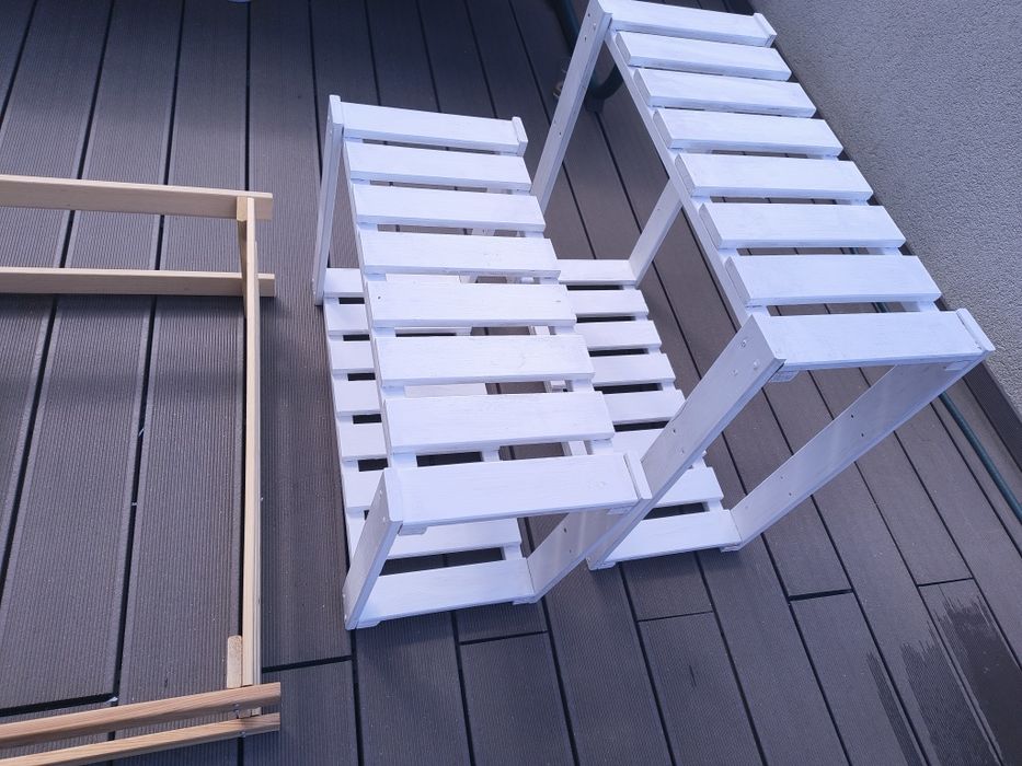 Raft din lemn, cu 4 rafturi, de dimensiuni 26x78 cm și înălțime de 150 cm. Ideal pentru depozitarea și organizarea obiectelor în casă sau birou.