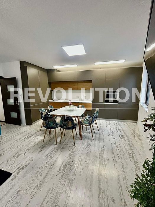 Тристаен апартамент  в гр.Варна, Център!