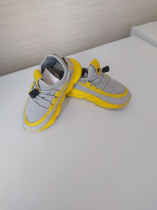 Кроссовки детские