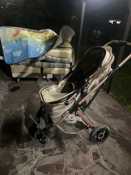 Продается коляска для младенцев