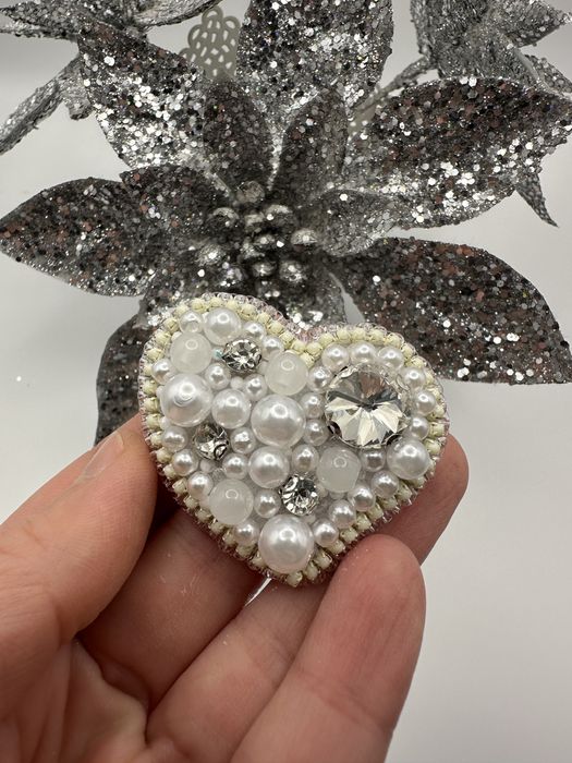 Ръчноизработени брошки с мъниста