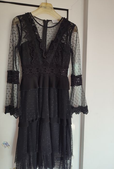 Rochie neagra model Valentino