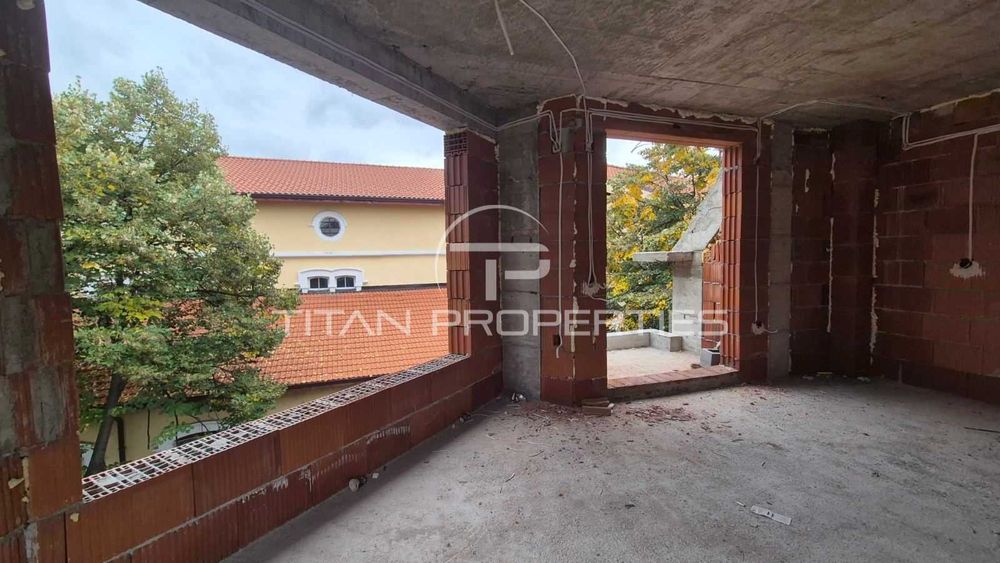 Тристаен апартамент в Центъра