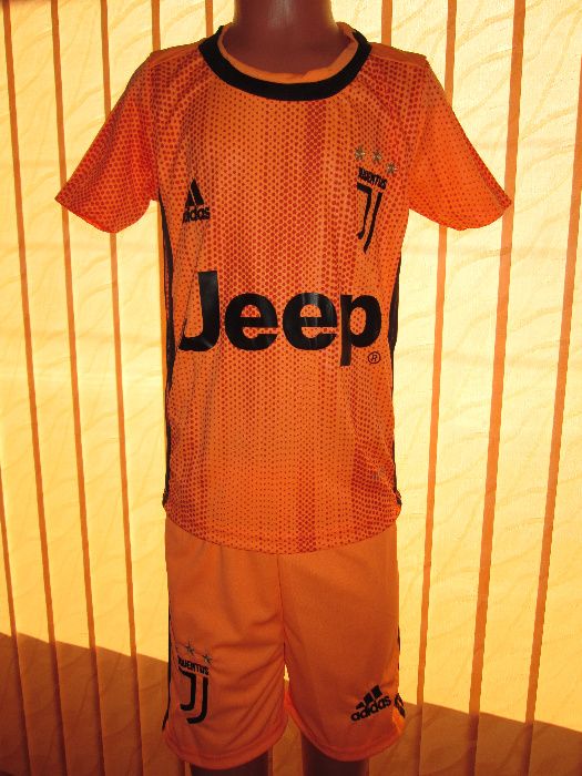 РЕТРО екипи Юве Роналдо 116 размер и ПСЖ Мбапе резер. 116 и 176 размер