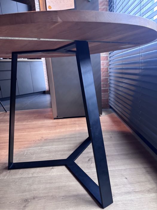 Masa rotunda din stejar