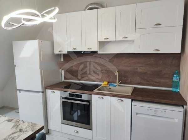 Дава се под наем Тристаен апартамент в Пловдив, Център - 185 кв.м за 797.64 € - Снимка #3