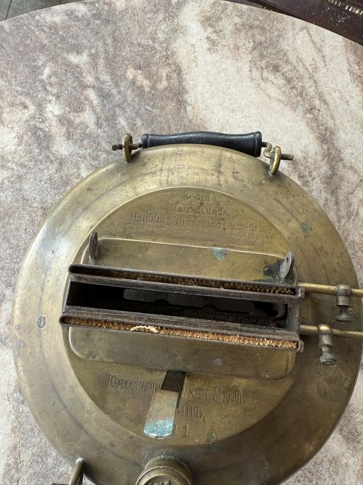 Lampa alama pe benzina din secolul XX camping de colectie deco