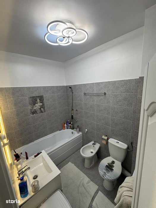 Apartament cu balcon, 58 mp, amplasare excelentă